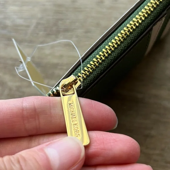 NWT Michael Kors Jet Set Travel Green Card Holder Multi - Picture 3 of 6